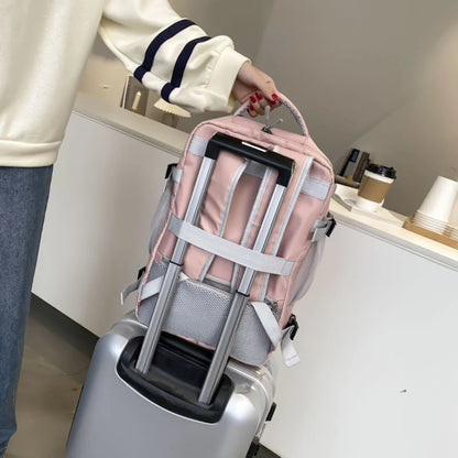 Wasserdichter Reiserucksack mit Gepäckgurt und USB-Ladeanschluss